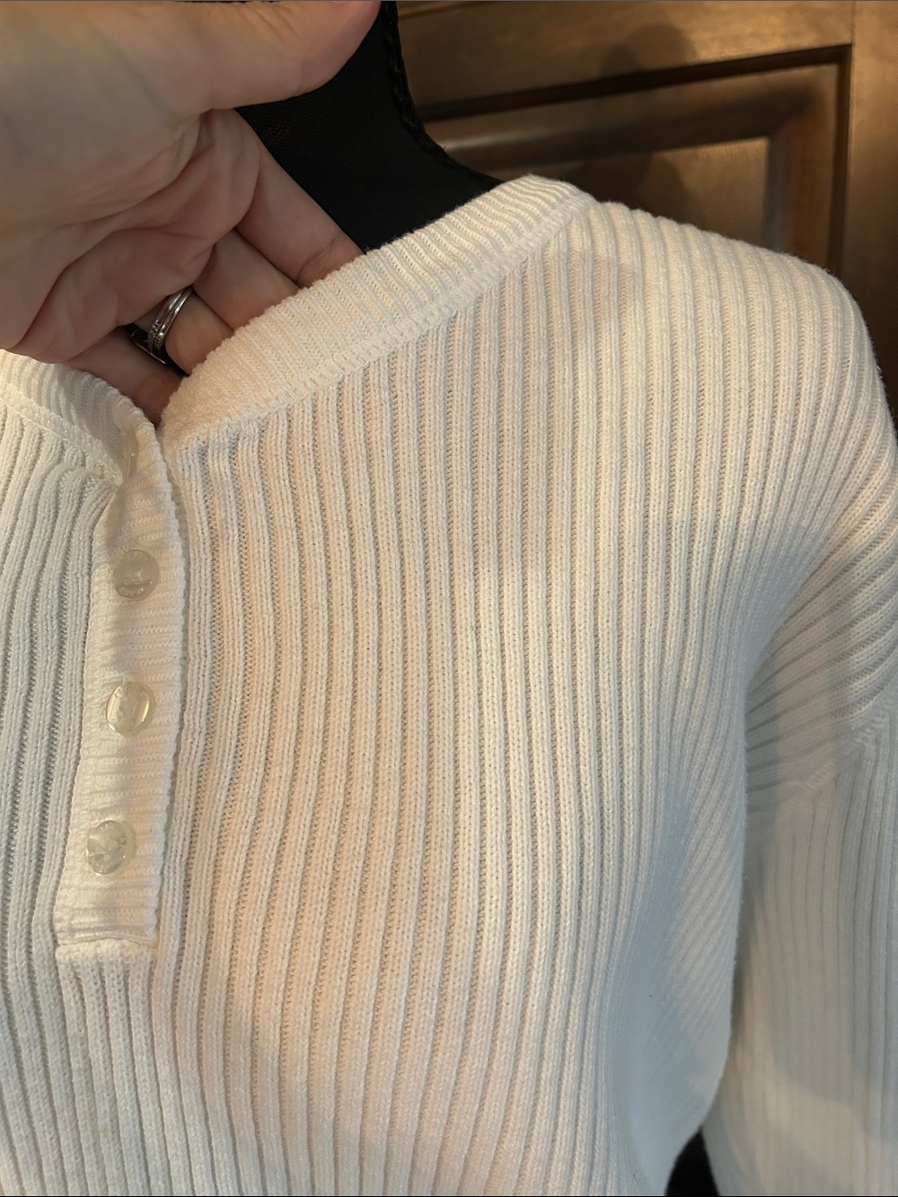 Liz Claiborne Sz L Classic White Ribbed Henley Sweater - Women - Picture 2 of 4